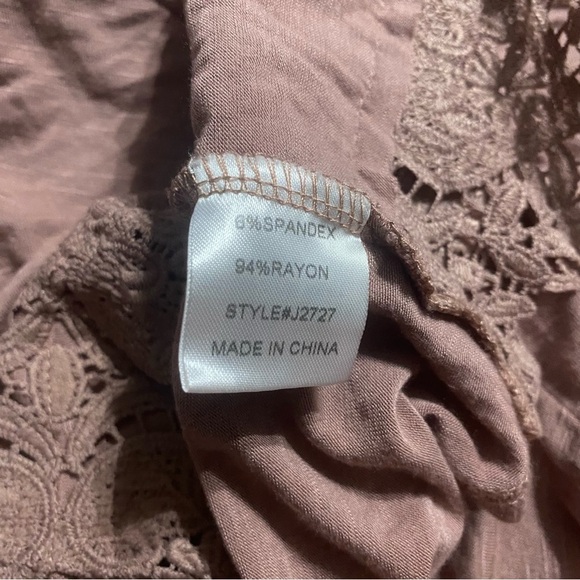 Jodifl Blush Pini Floral Lace Crochet Tunic Top - Picture 4 of 6